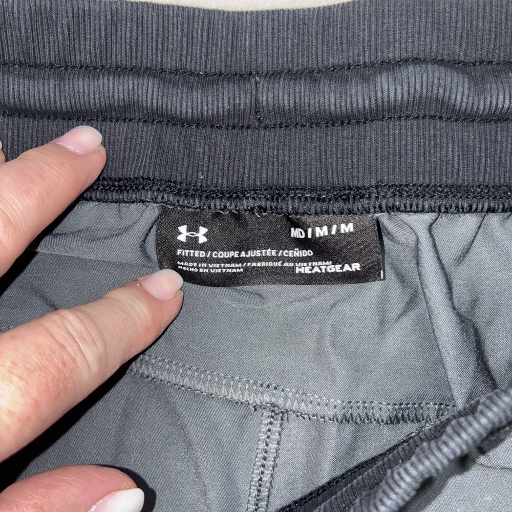 Under Armor Fitted Headgear Gray Shorts Size Med - Picture 4 of 5